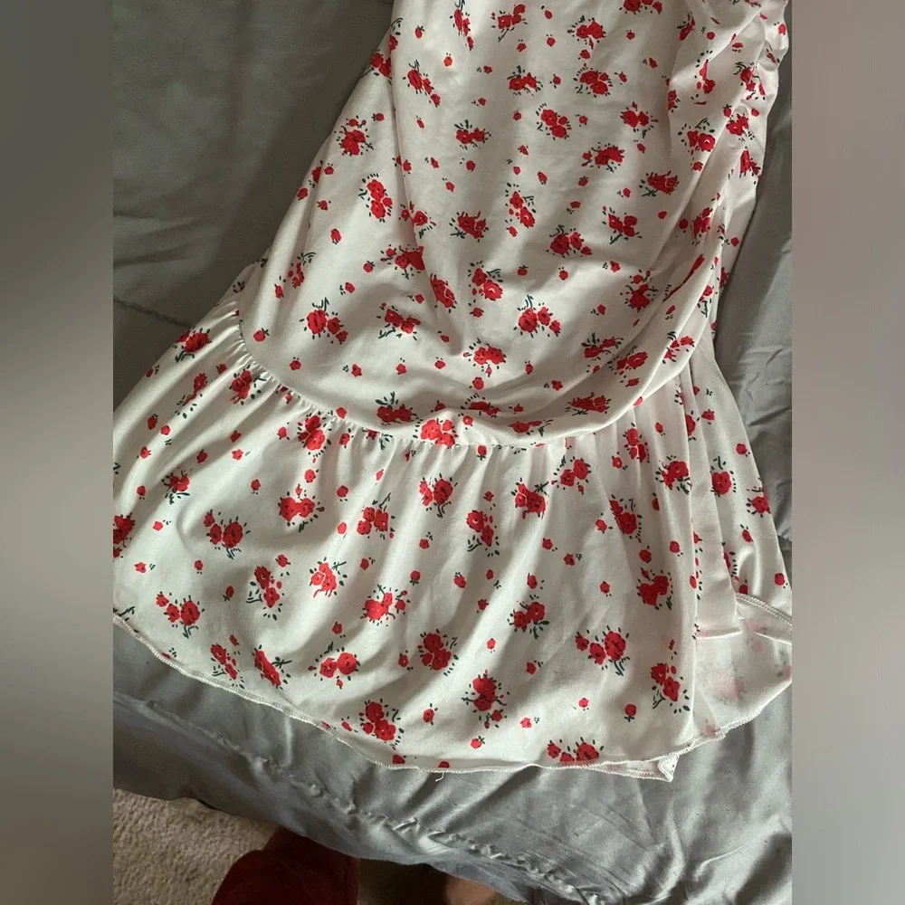WHITE & RED SUMMER DRESS ❤️🤍 - Picture 2 of 7